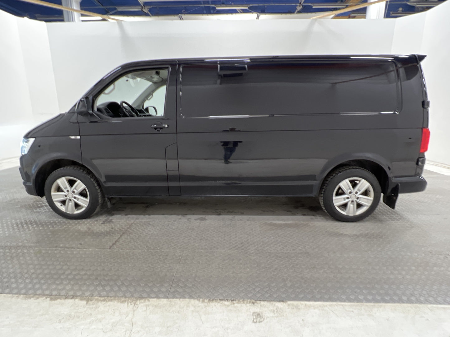 Volkswagen Transporter L2 150hk 4Motion Värmare Drag Moms