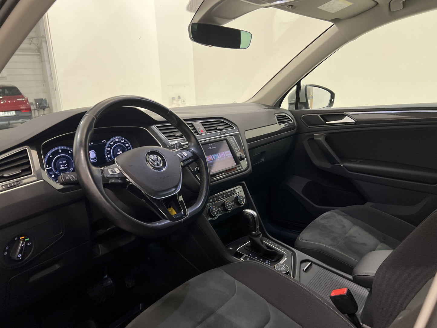 Volkswagen Tiguan 2.0 TDI 4M Cockpit DVärm B-Kamera Nyservad