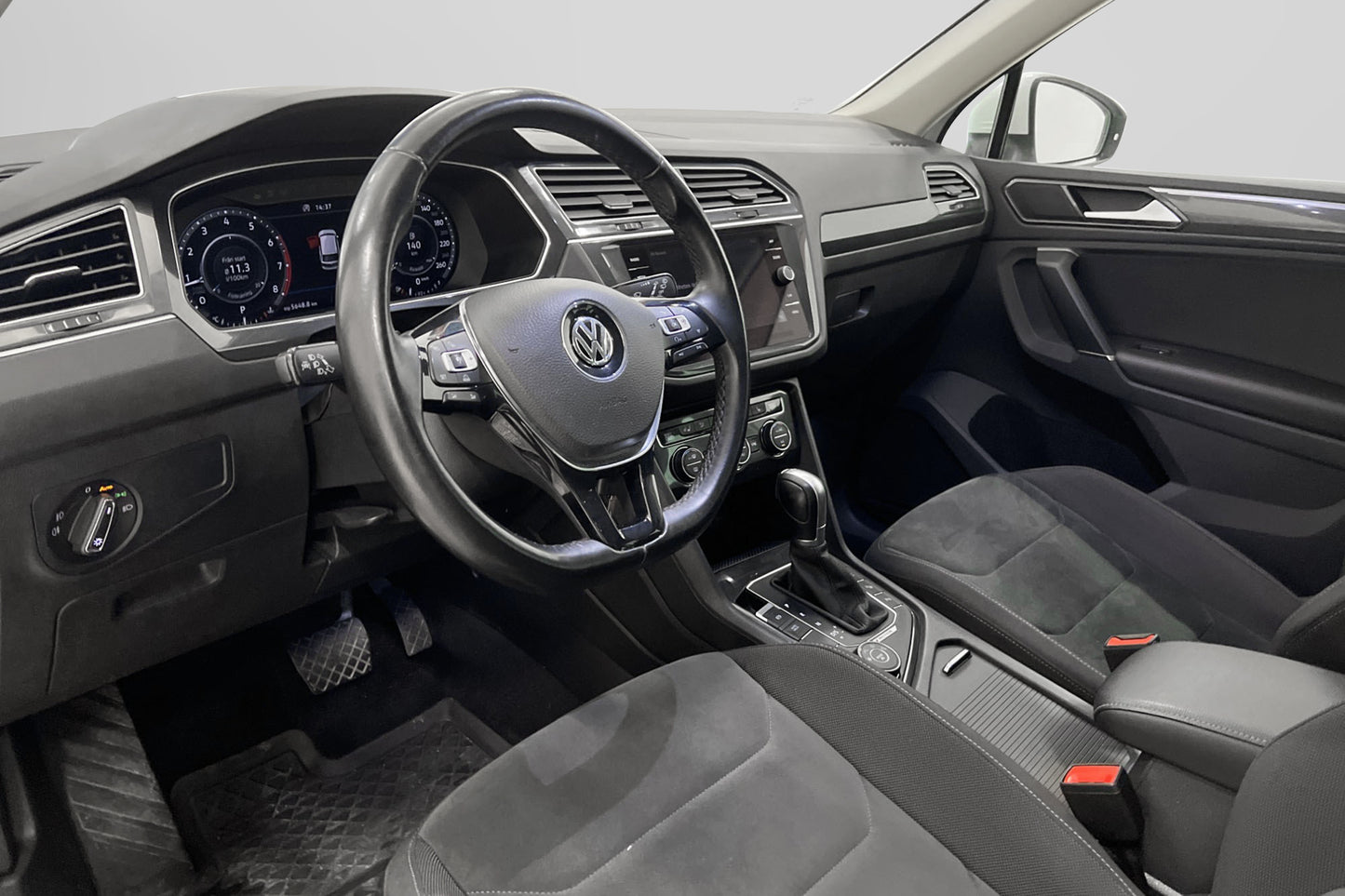 Volkswagen Tiguan 2.0 TSI 4M 180hk Cockpit Värmare Drag Bkam