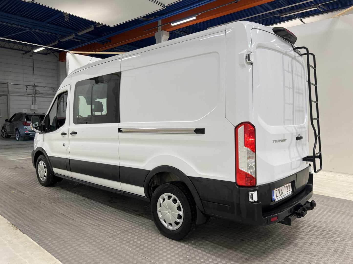 Ford Transit 350 CrewVan L2H2 170hk Värmare Dragkrok Moms