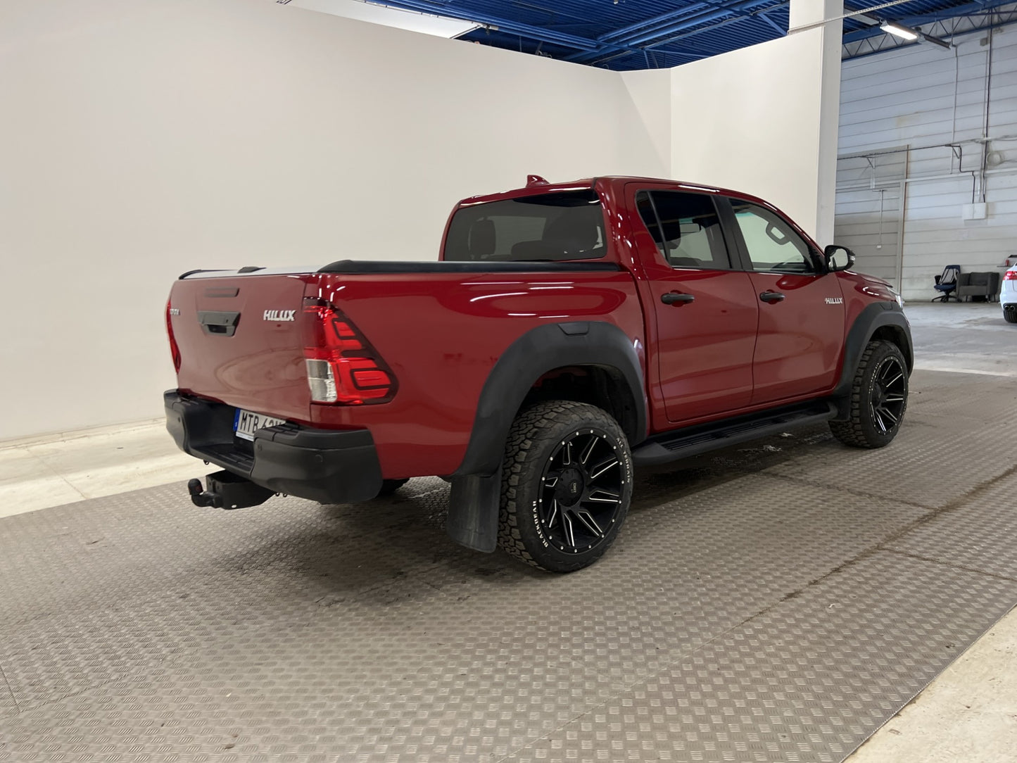 Toyota Hilux Invincible 2.8 4WD Värmare Drag Diff STUK Moms