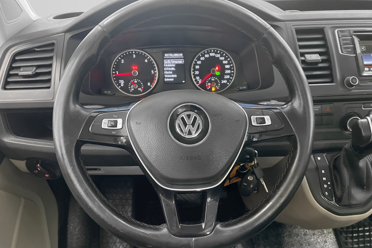 Volkswagen Transporter Flakbil 2.0TDI DSG Värmare Drag Moms