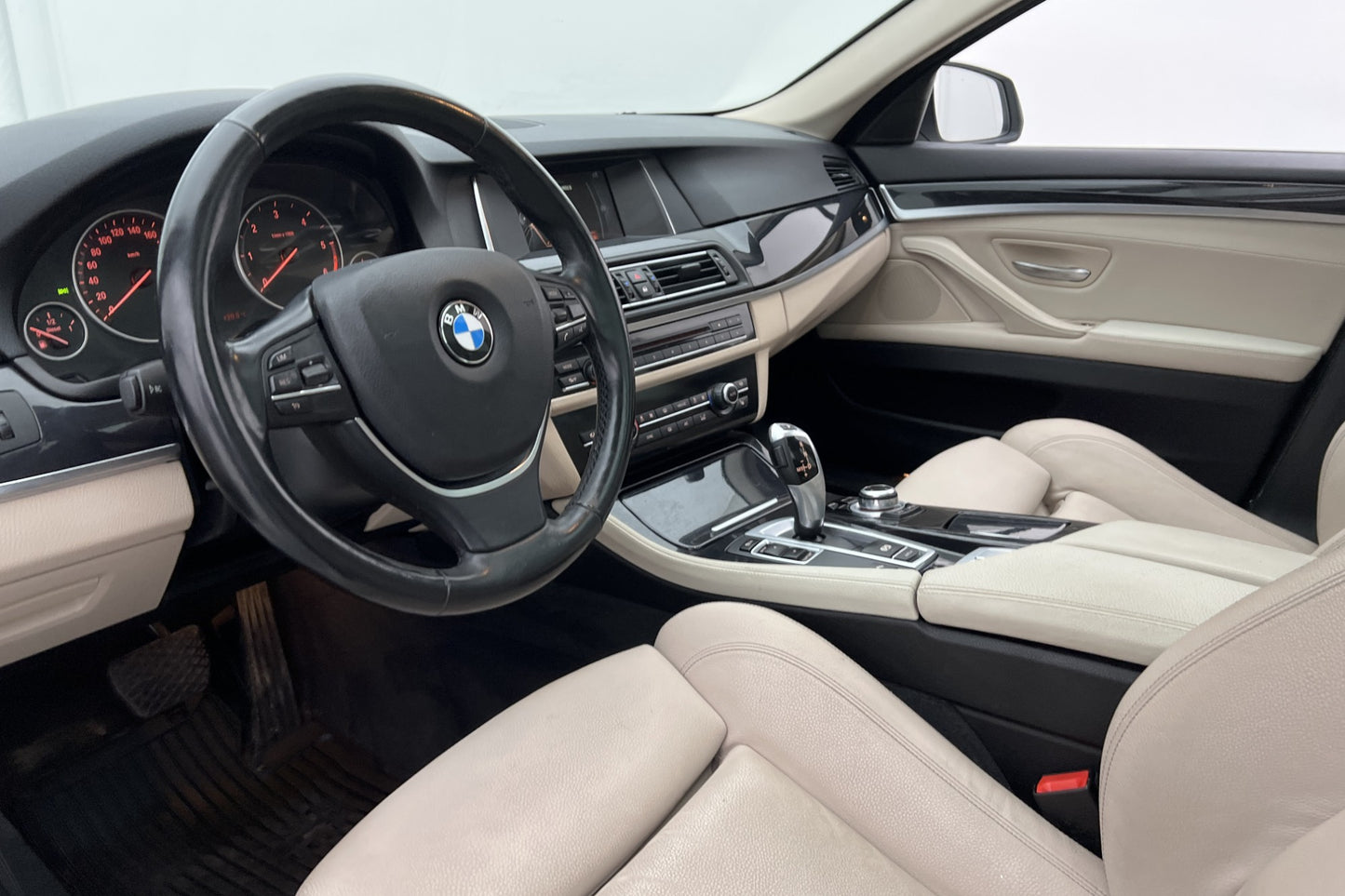 BMW 520 d Touring 190hk Pano Fjärr-värm Skinn 4-Zons Välserv