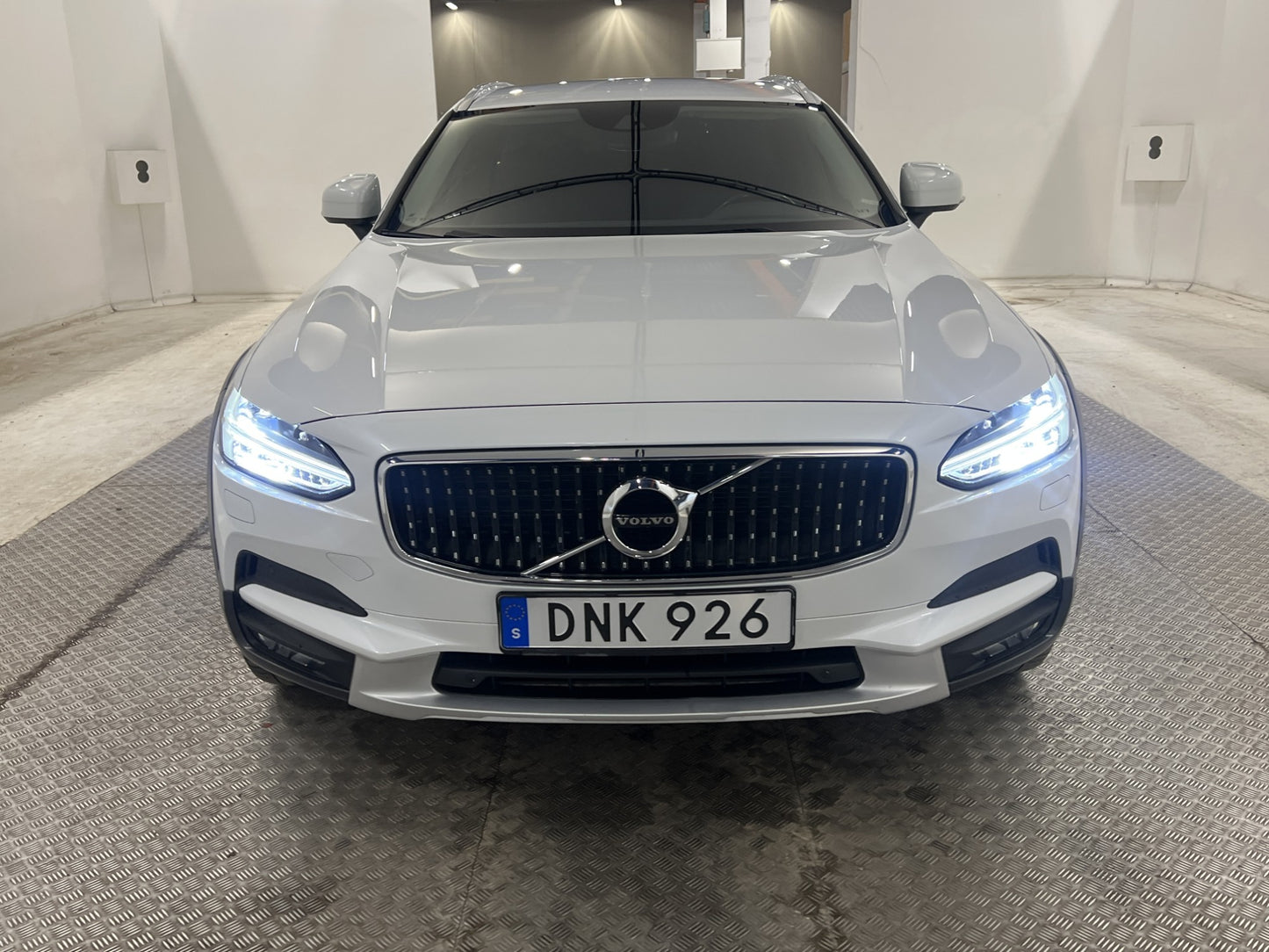 Volvo V90 D4 Cross Country AWD Momentum P-Värmare Navi BLIS