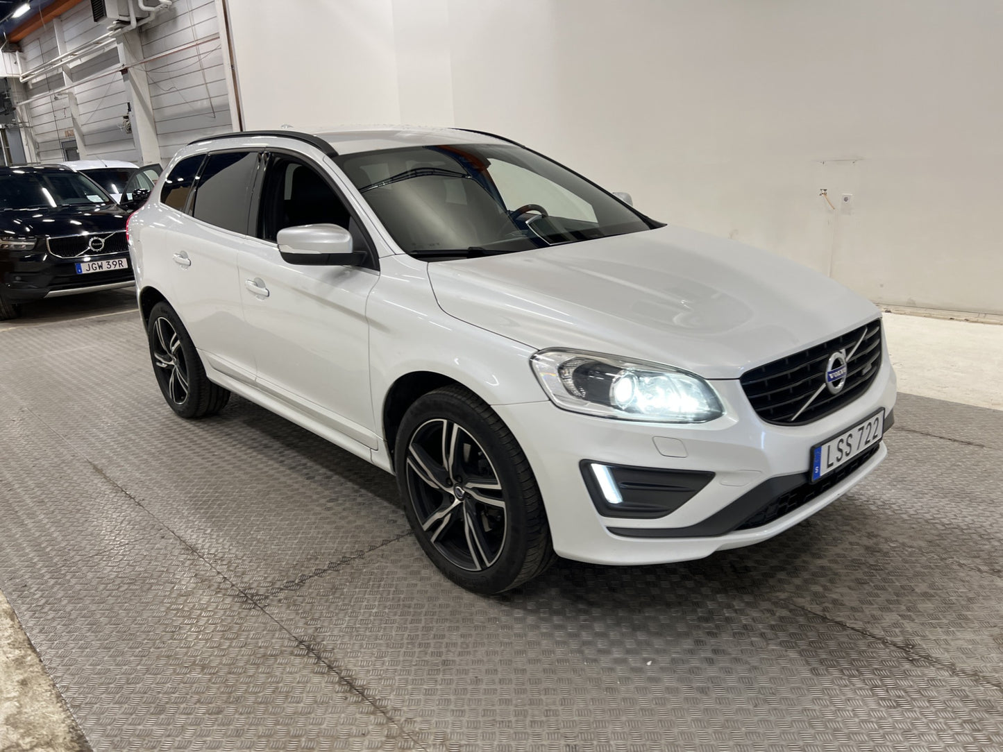 Volvo XC60 D4 181hk AWD R-Design D-Värm VOC Skinn Navi Drag