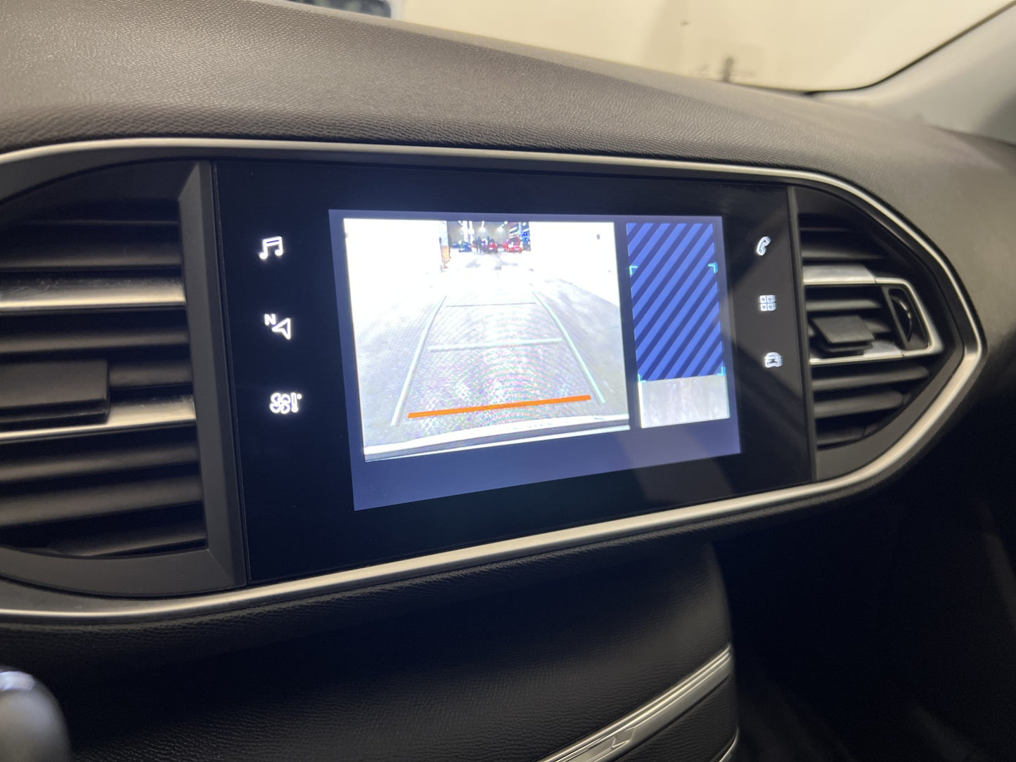 Peugeot 308 1.2 e-THP 130hk Allure Kamera Halvskinn CarPlay