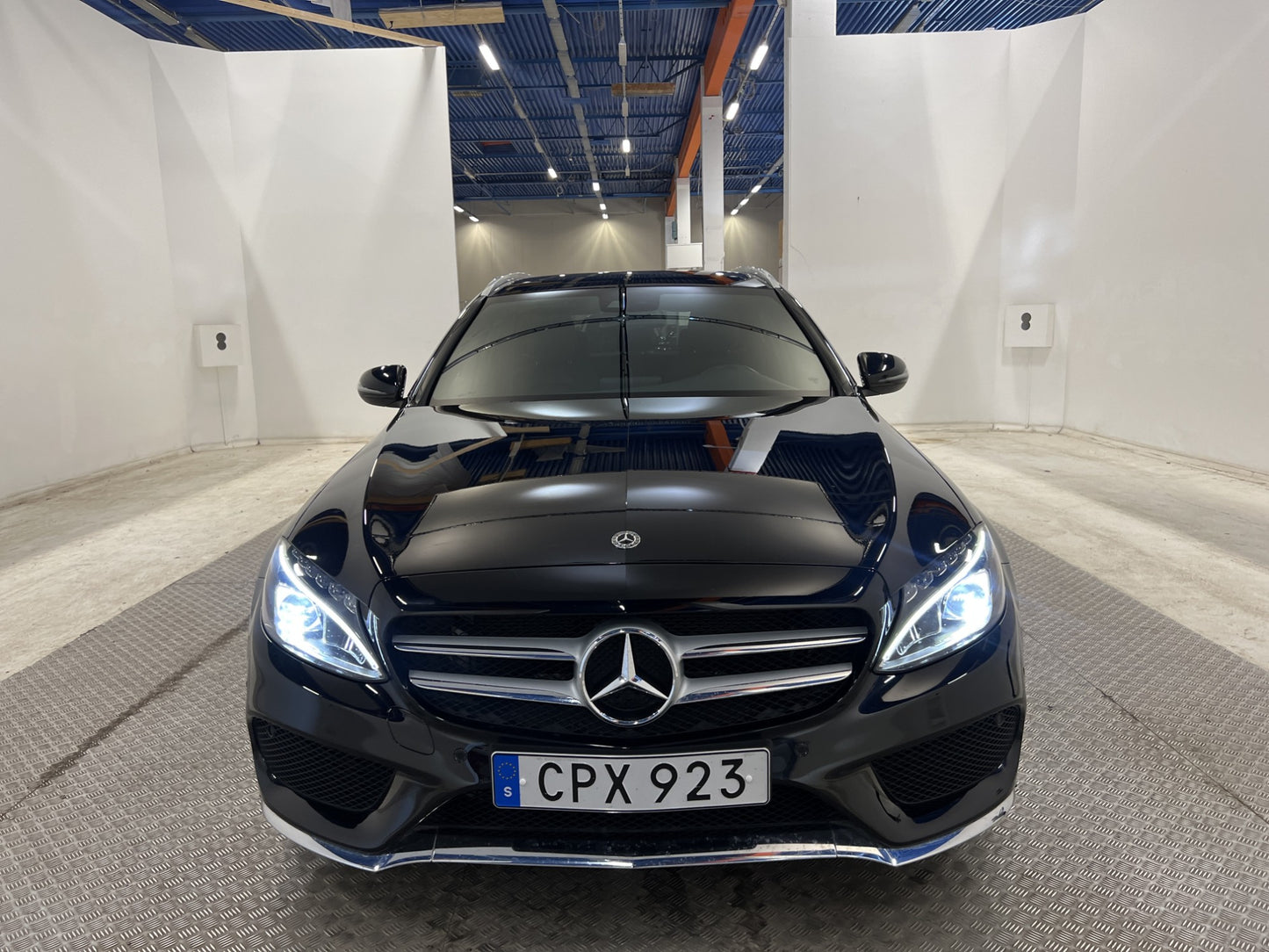 Mercedes-Benz C 220 d 4M AMG Panorama Värmare Drag Skinn