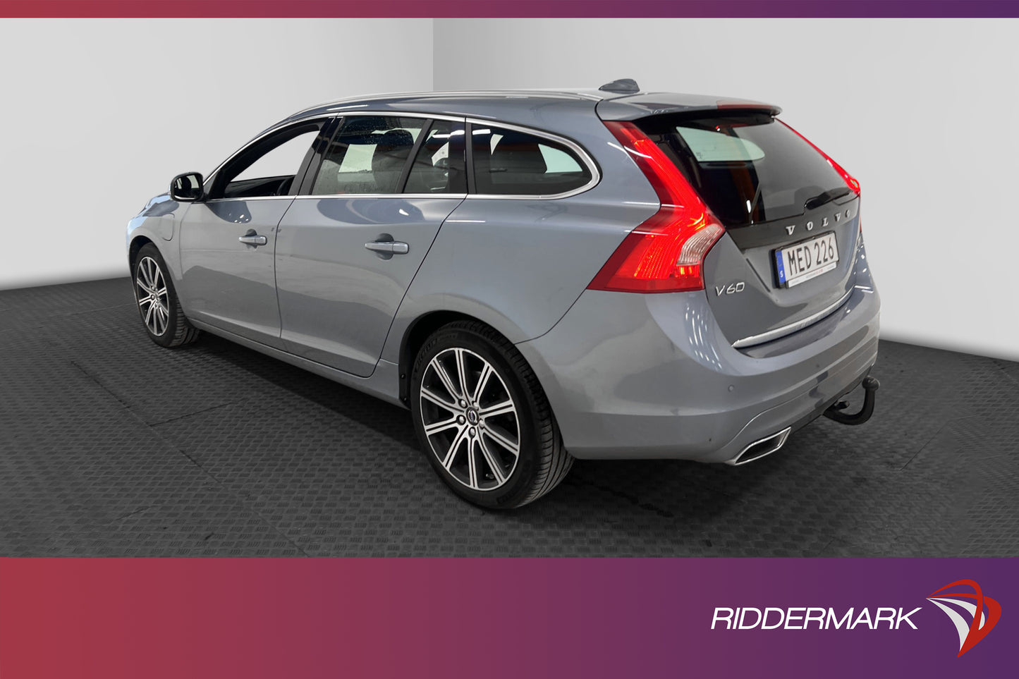 Volvo V60 D5 Plug-in Hybrid 231hk Summum VOC Värm Navi Drag