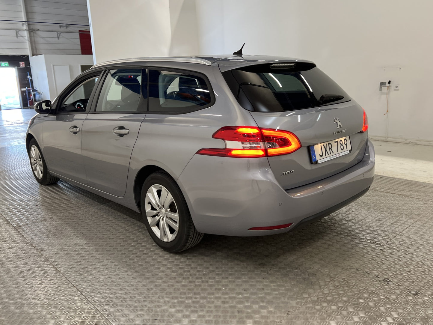 Peugeot 308 SW 1.2 e-THP 110hk  Active Pano P-sensor 1-ägare