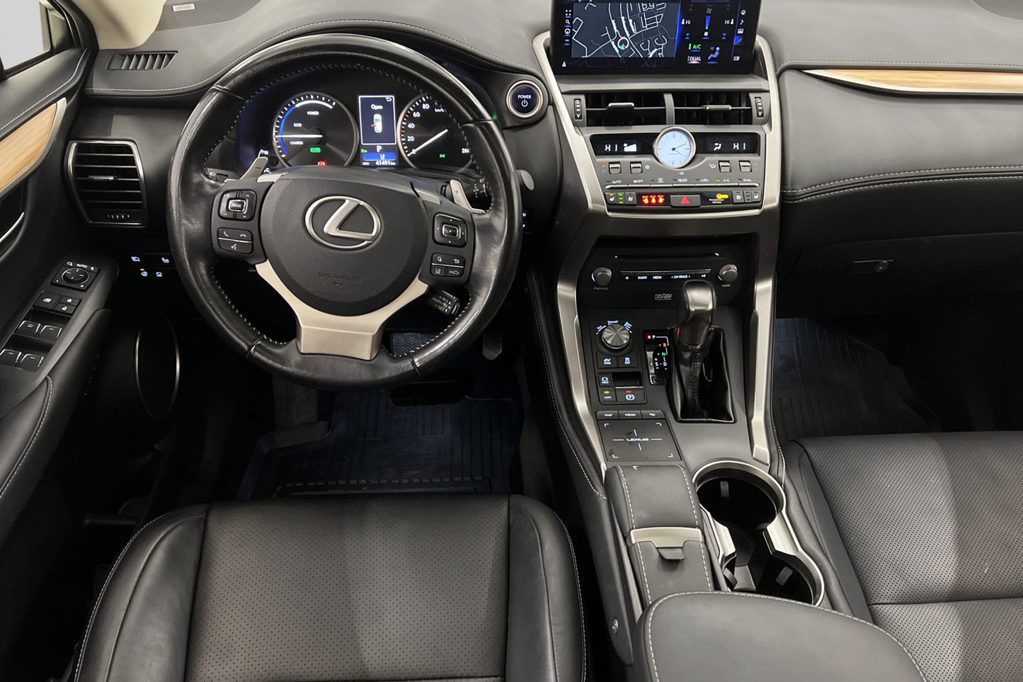 Lexus NX 300h AWD 197hk Luxury 360° HuD Skinn Navi