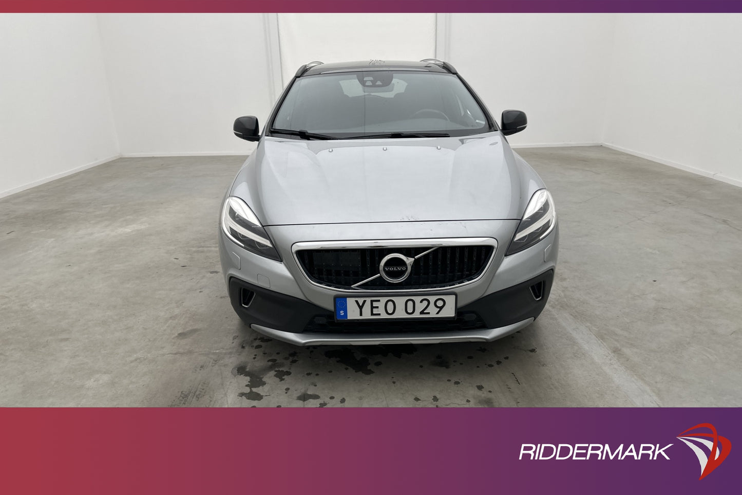 Volvo V40 Cross Country D2 120hk Summum Värm Pano Kamera VOC