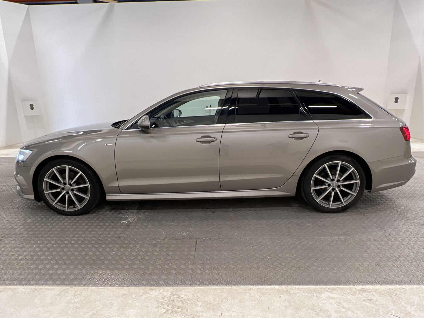 Audi A6 Avant 2.0 TDI Ultra 190hk S-Line Värmare Drag Skinn