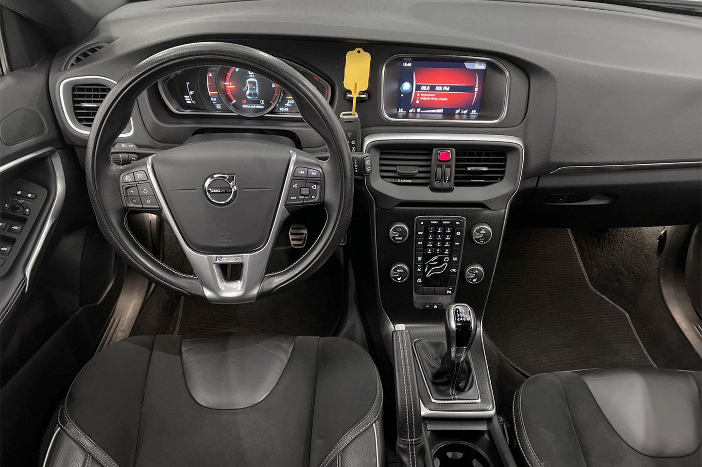 Volvo V40 D3 150hk R-Design VOC Värmare Sensorer Navigation