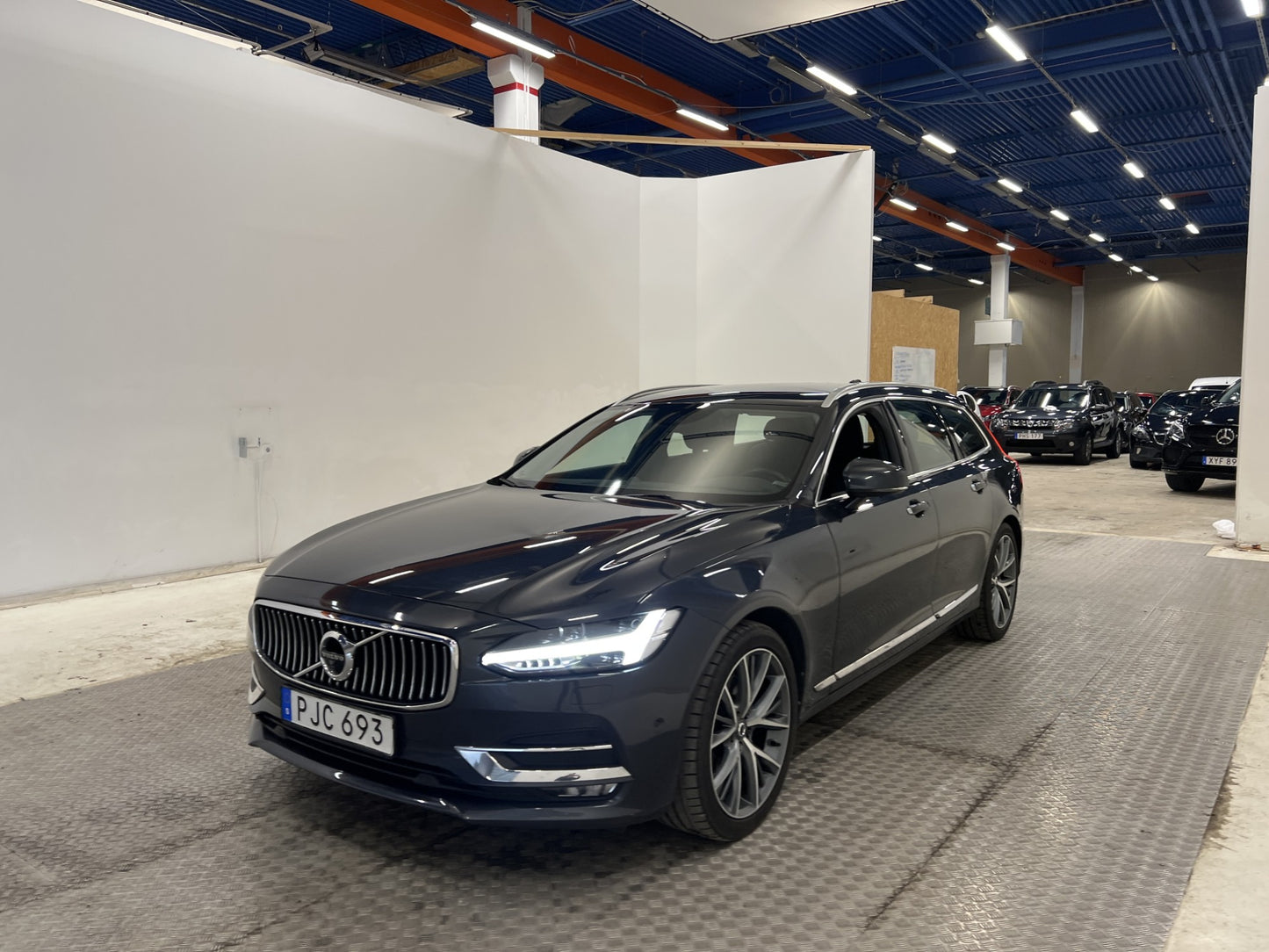 Volvo V90 T5 254hk Inscription Drag B&W Skinn Navi 360° PDC