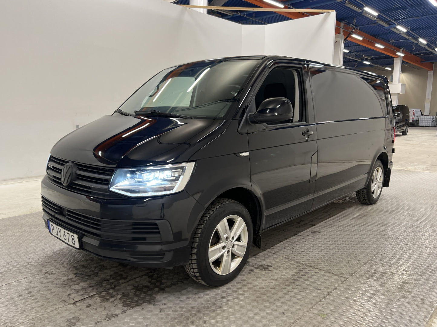 Volkswagen Transporter L2 150hk 4Motion Värmare Drag Moms