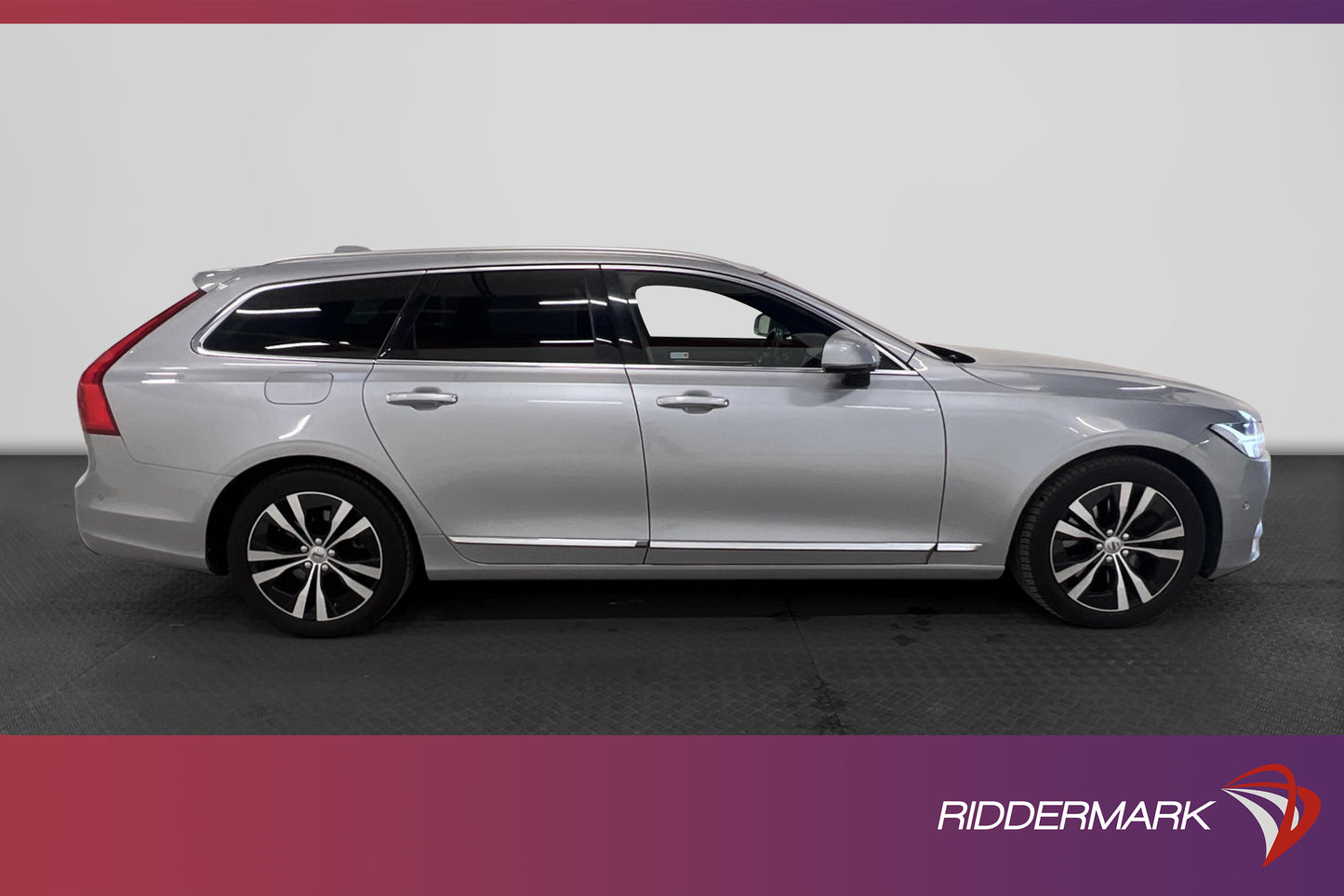 Volvo V90 D5 AWD  Inscription Pano 360° HUD Navi VOC Massage