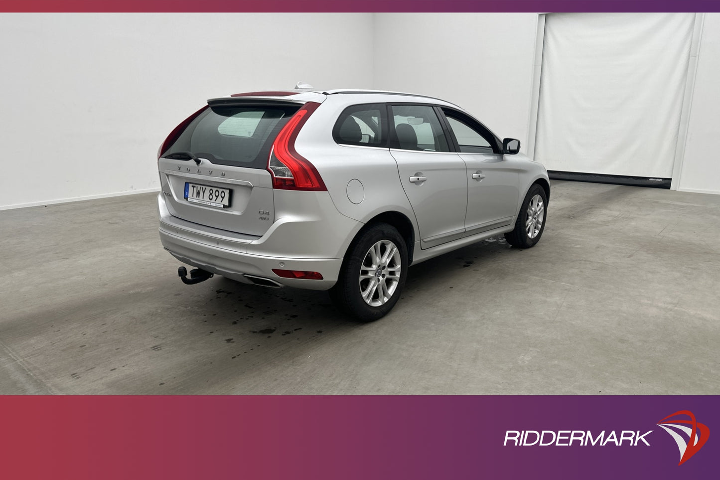 Volvo XC60 D4 AWD Summum VOC Värm Sensorer Navi Keyless Drag