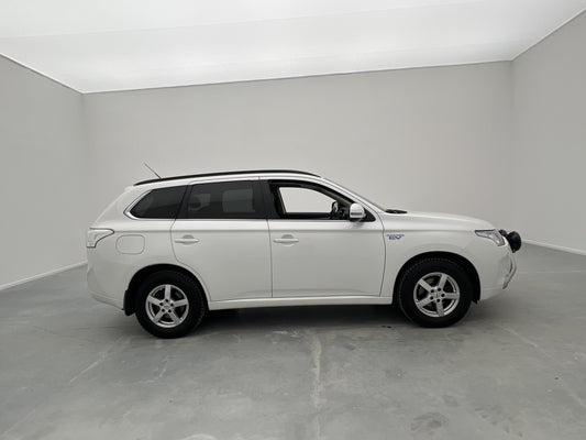 Mitsubishi Outlander PHEV 4WD 203hk Business Bkamera Drag