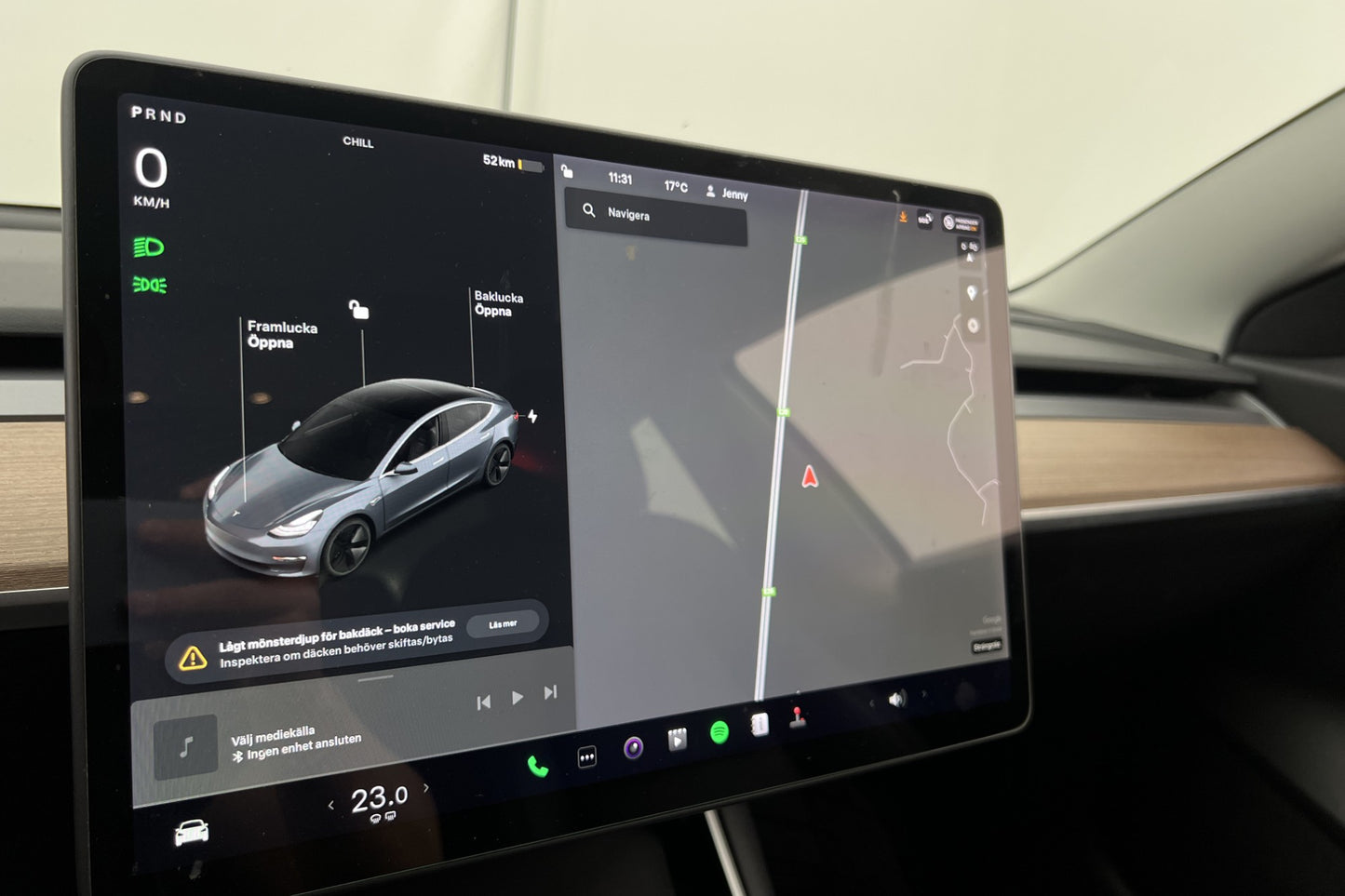 Tesla Model 3 Standard Range Plus 258hk Svensksåld Autopilot