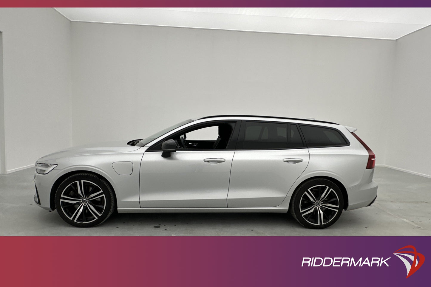 Volvo V60 T8 Recharge 456hk R-Design Pano Drag H/K 18,8 kWh