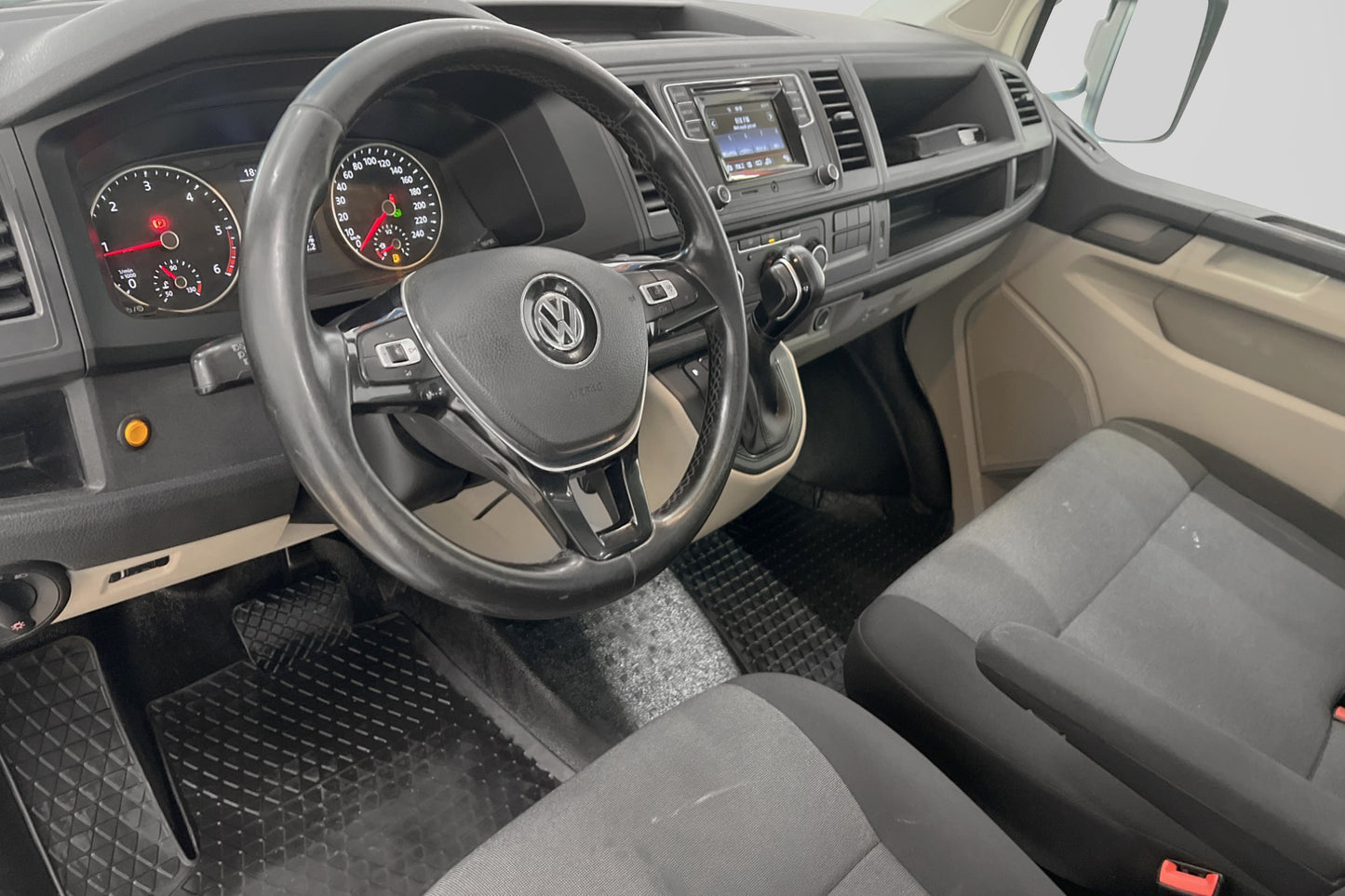 Volkswagen Transporter Flakbil 2.0TDI DSG Värmare Drag Moms