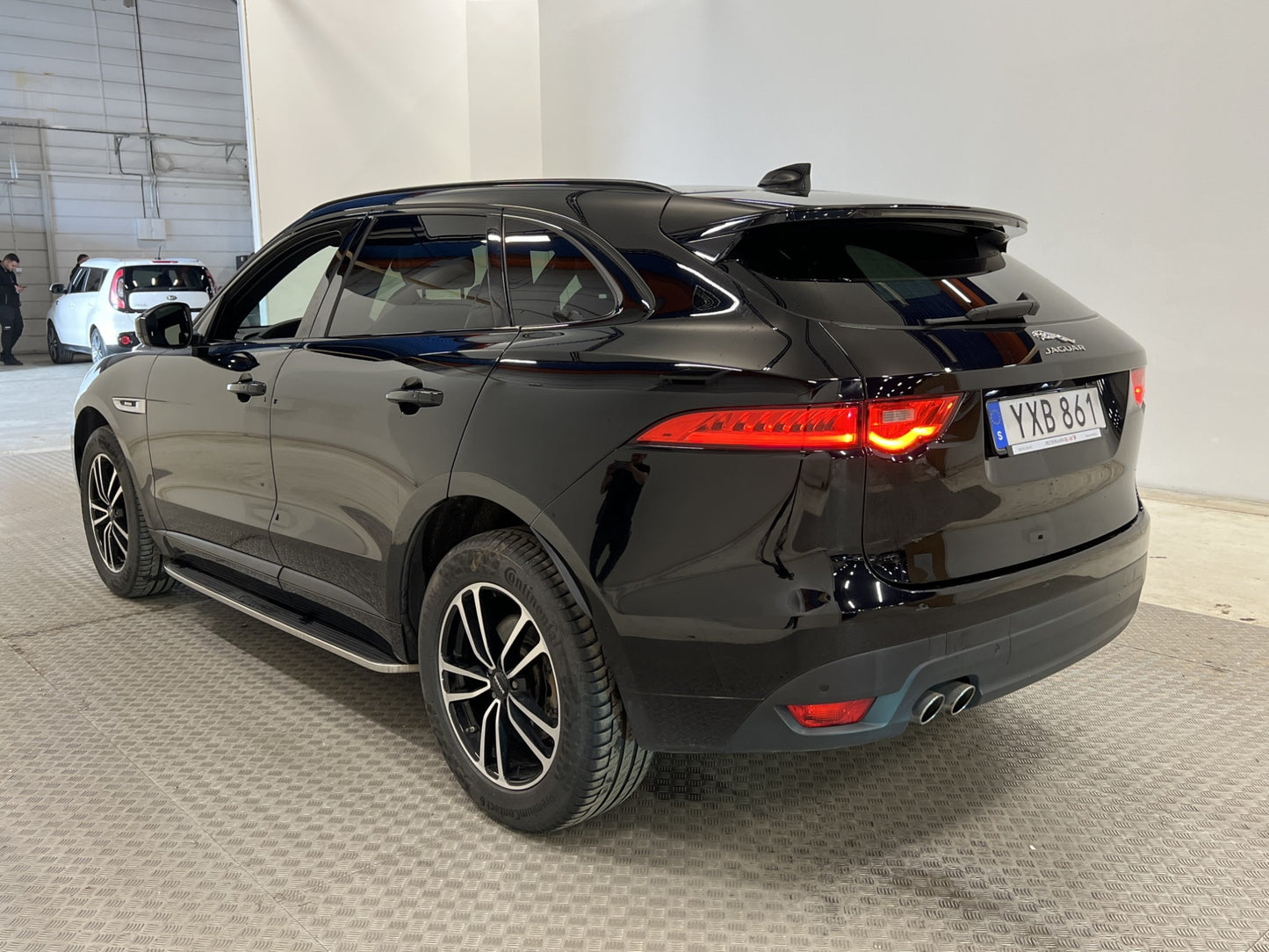 Jaguar F-Pace 180hk AWD Aut R-Sport Cockpit Pano Meridian