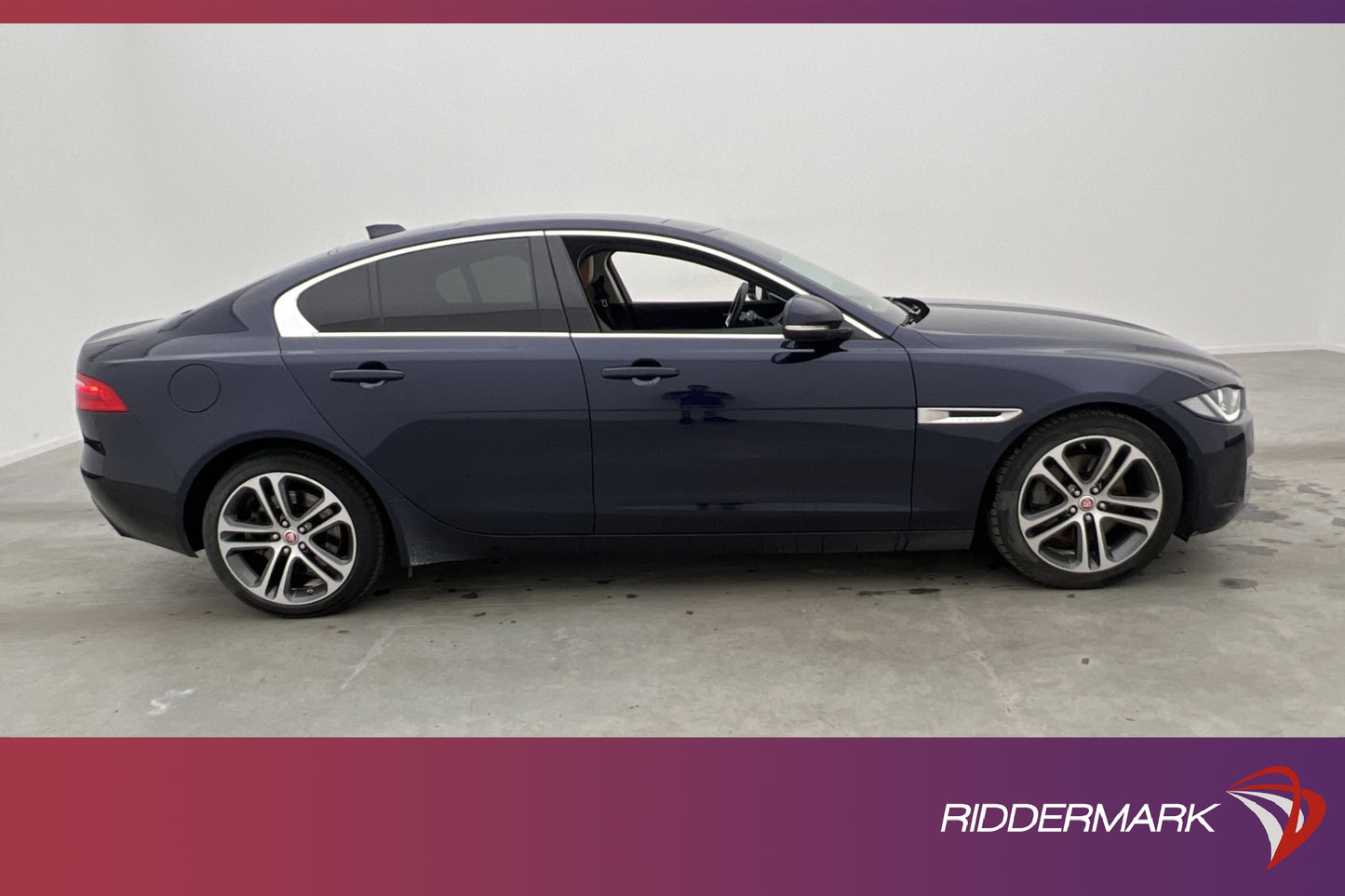 Jaguar XE 25t 250hk B-Kamera Navi Skinn Nyservad 0.52l/mil