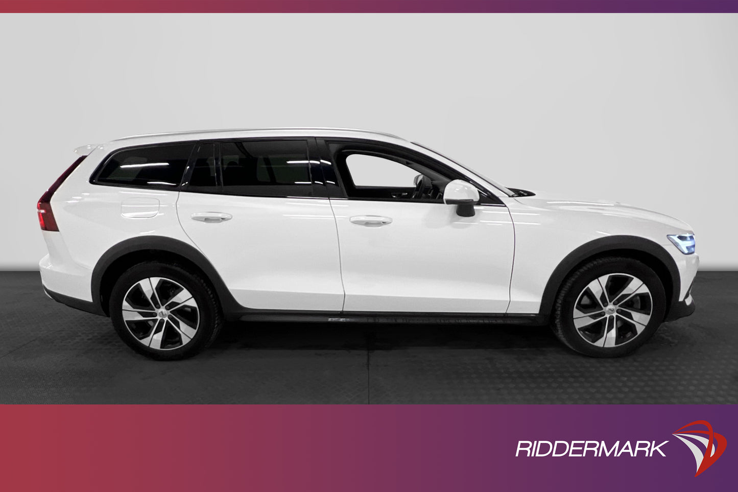 Volvo V60 Cross Country B4 AWD Momentum VOC P-värme 197hk