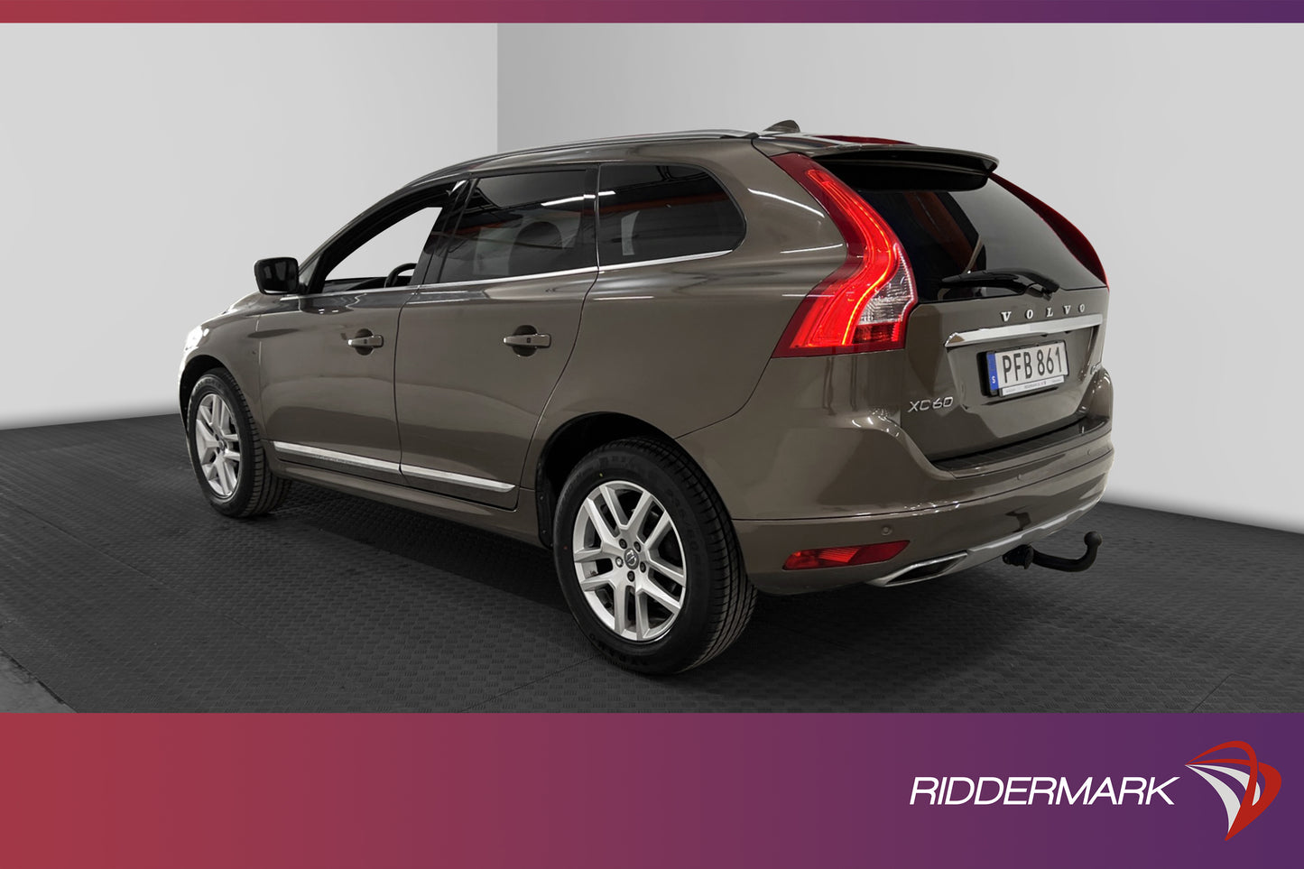 Volvo XC60 D4 AWD Summum VOC D-Värm Pano Drag Polestar 220hk