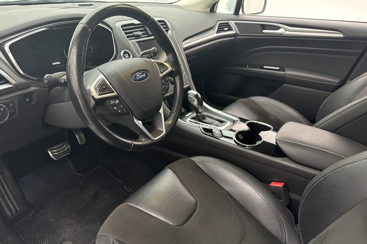 Ford Mondeo 1.5 EcoBoost 160hk Titanium Pano Värmare Kamera