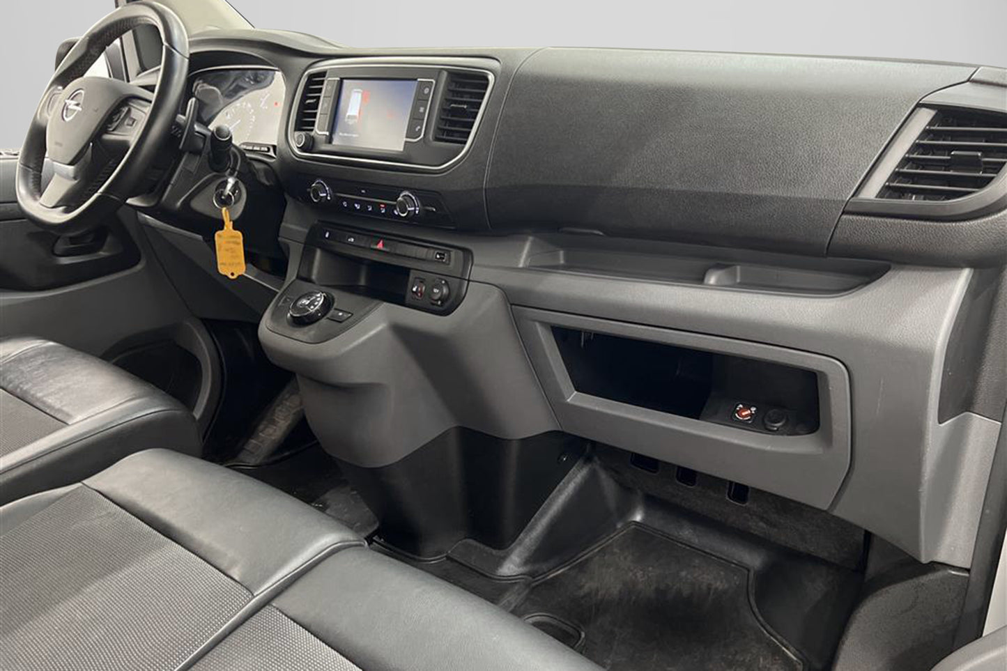 Opel Vivaro Lång 1.5D Automat Värmare Dragkrok PDC Moms