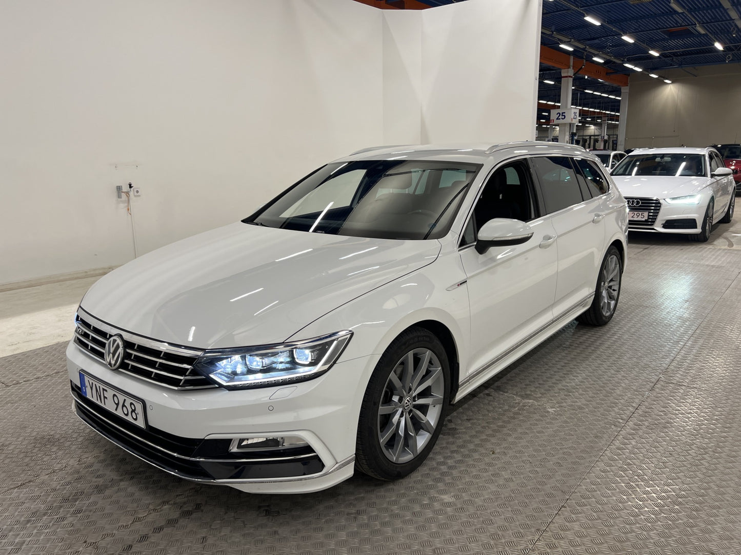 Volkswagen Passat 4M 190hk Cockpit D-Värm Skinn BLIS BKamera