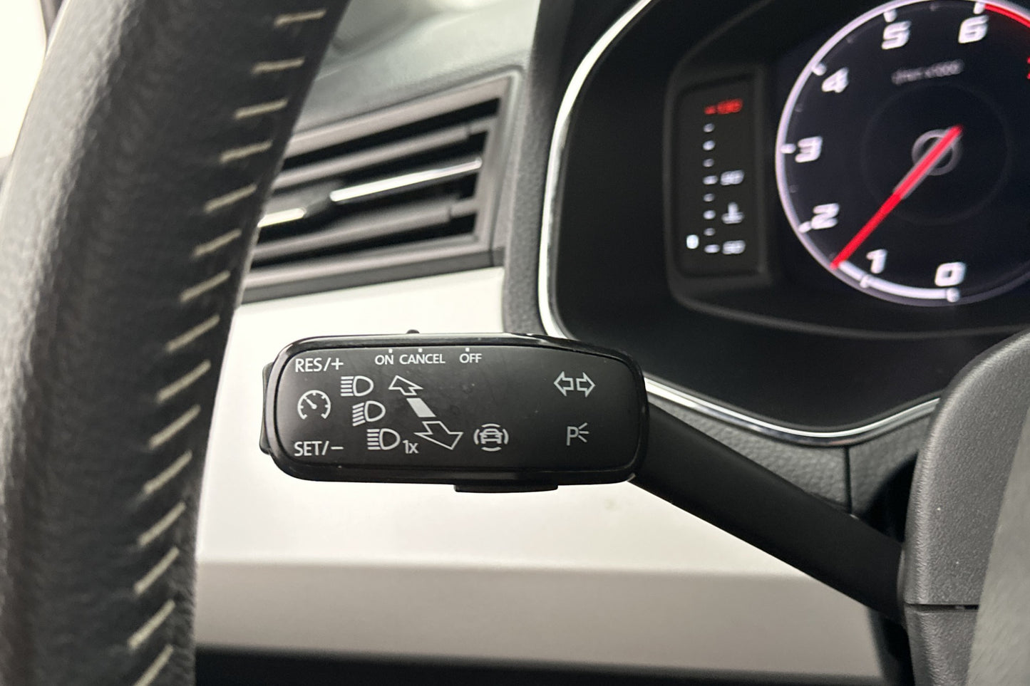 SEAT Arona 1.0 TSI 115hk Xcellence Värmare Sensorer CarPlay