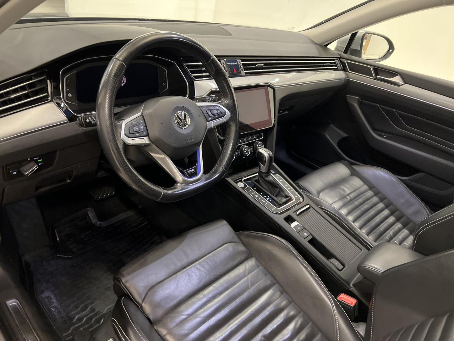 Volkswagen Passat GTE 218hk Cockpit Värm Skinn Drag MOMS