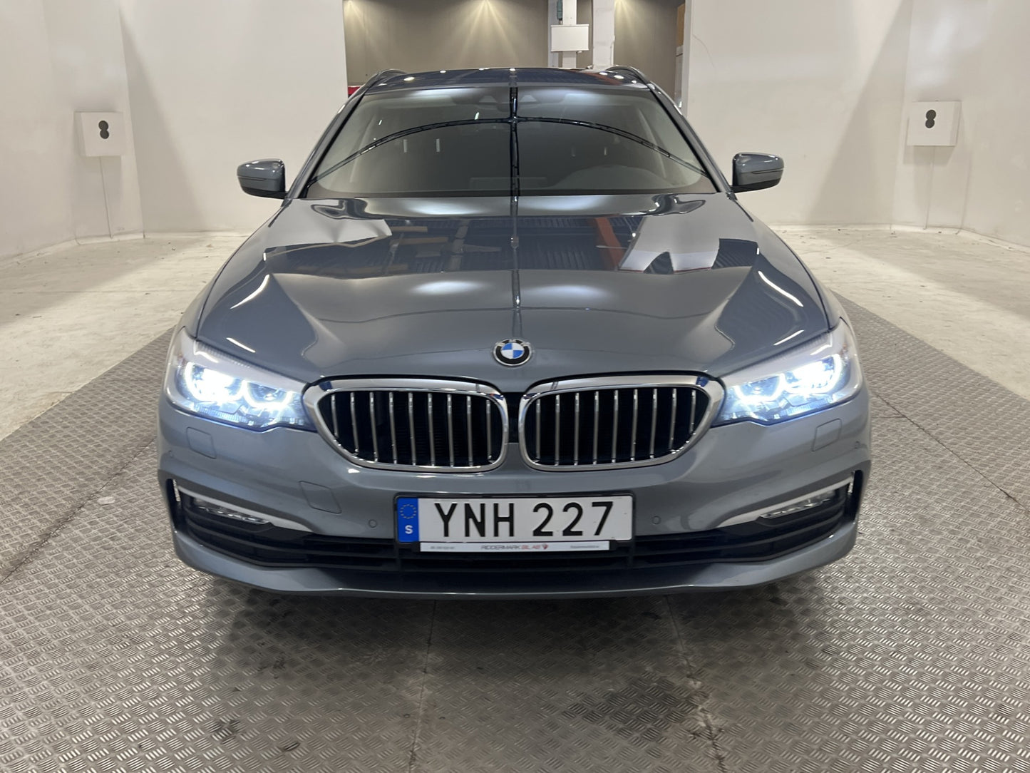 BMW 520d xDrive Kamera Värmare Keyless Navi Välservad