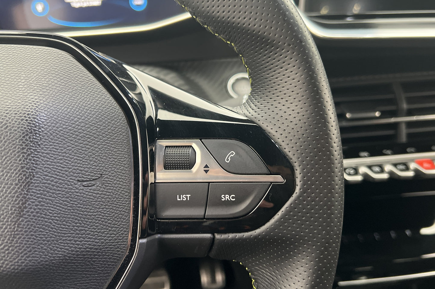 Peugeot e-208 136hk GT-Line 360 Kamera Kolfiber Keyless