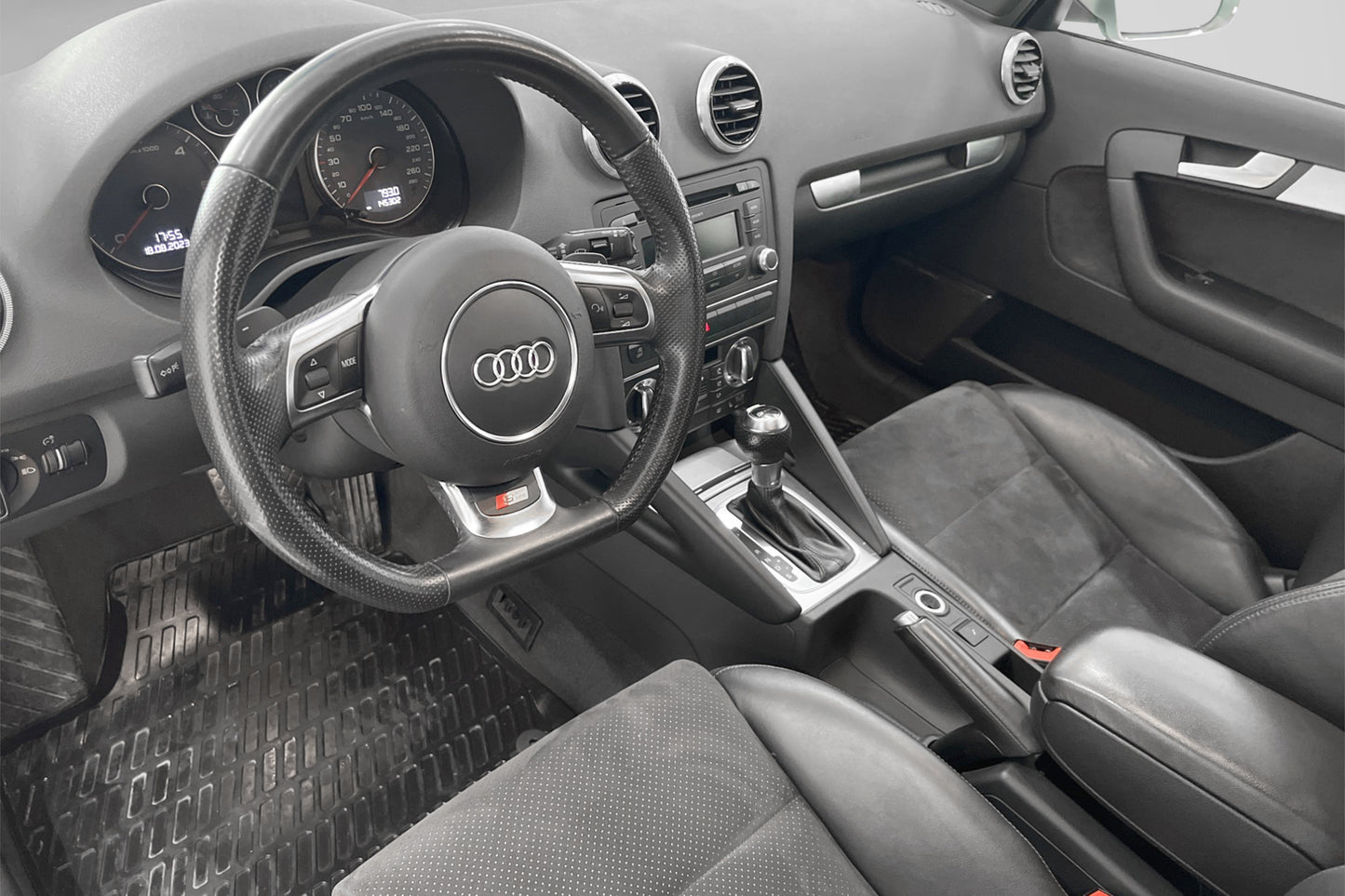 Audi A3 2.0 TDI S Tronic 140hk S-Line Värmare Bose Välservad