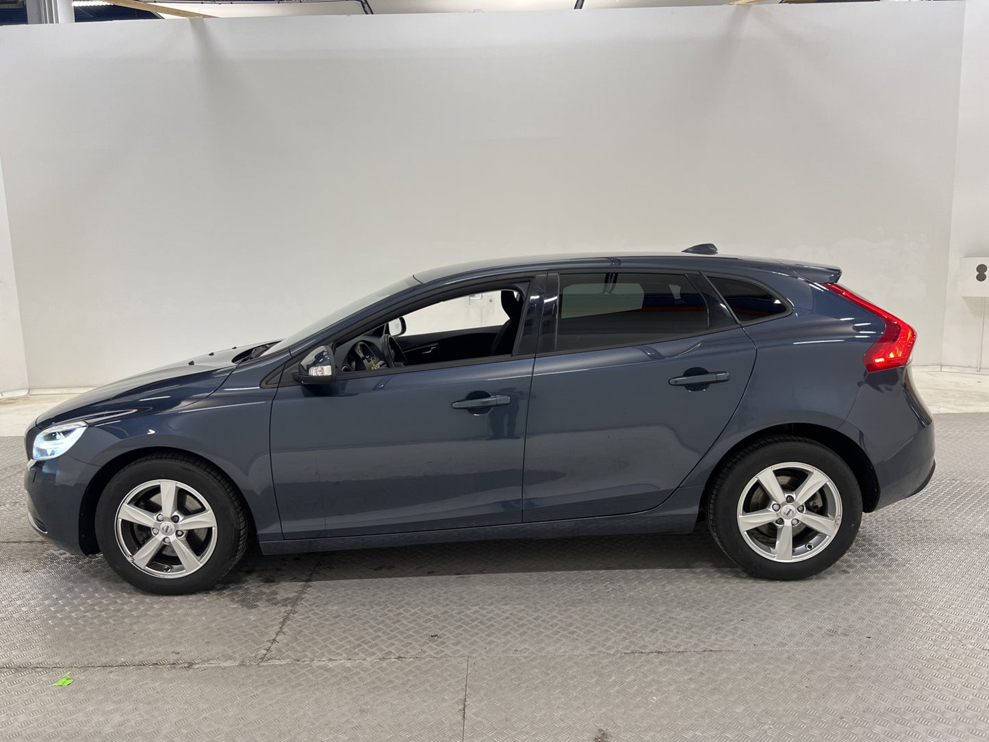 Volvo V40 T2 122hk P-Värmare VOC Lågmilad Nyservad