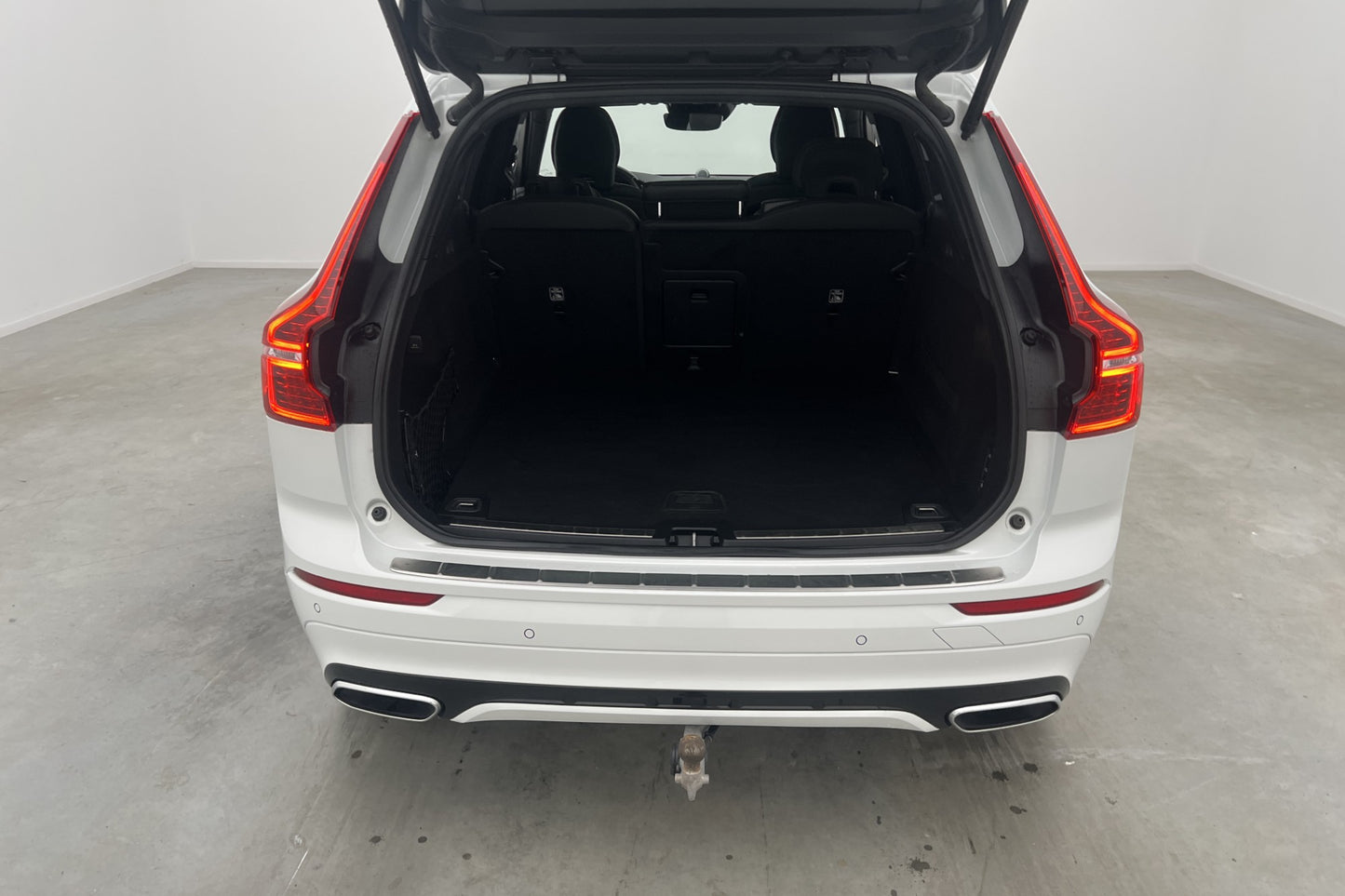 Volvo XC60 B5 AWD R-Design VOC Pano B&W 360° HuD D-Värm Drag