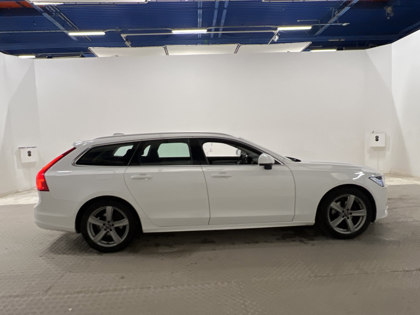 Volvo V90 D3 150hk Momentum Adv D-värm VOC Navi