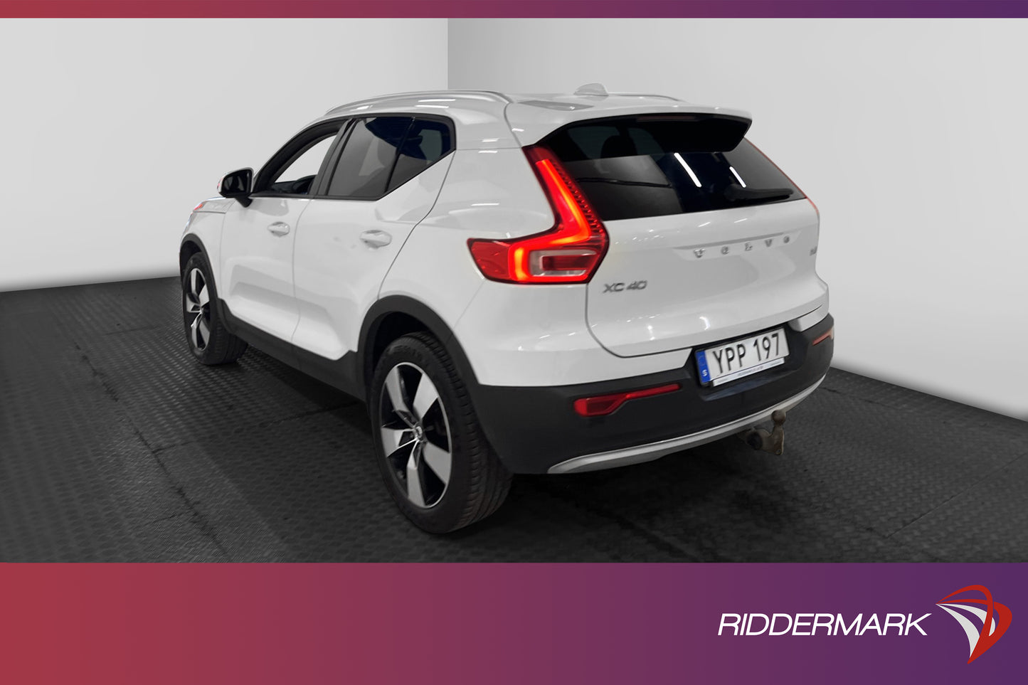 Volvo XC40 T4 AWD 190hk Momentum VOC Drag Värmare Navi