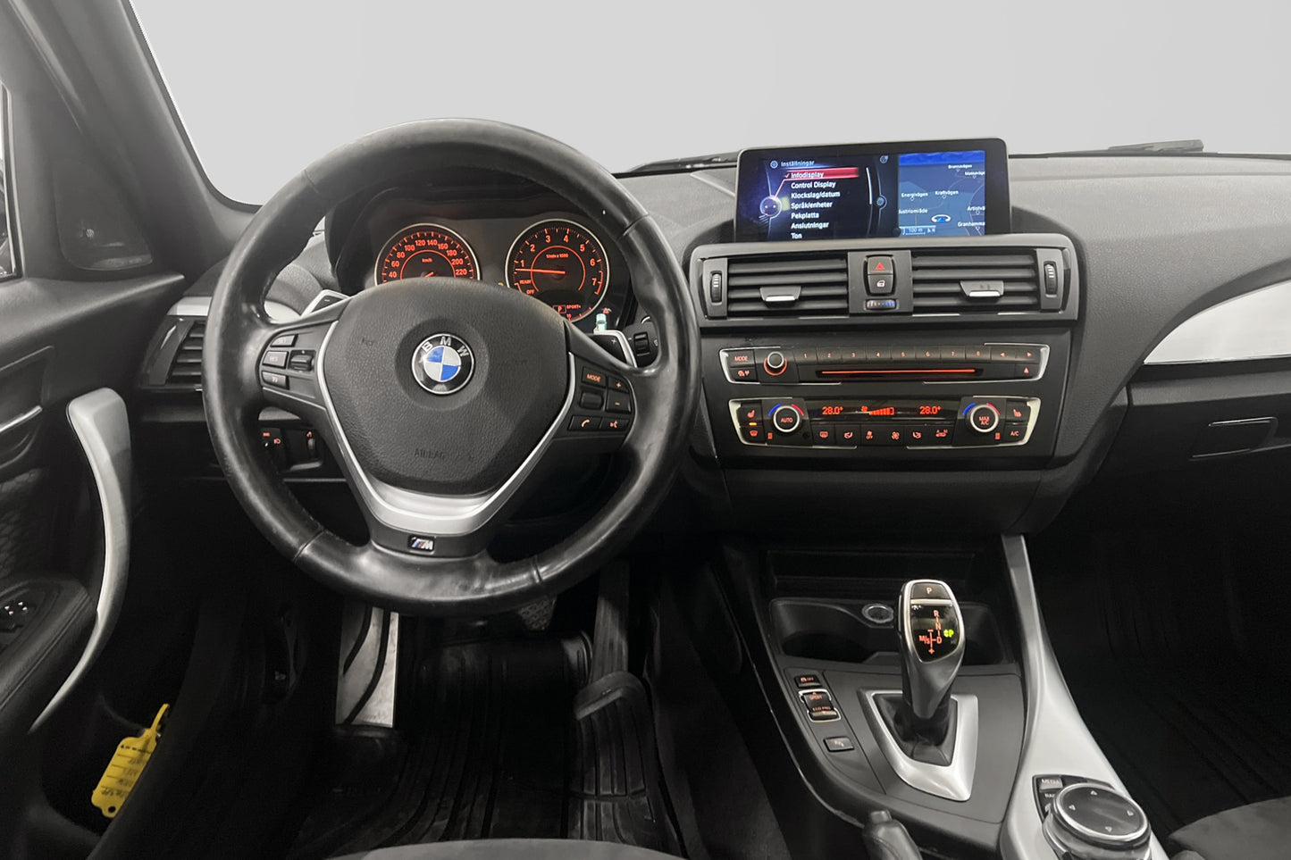 BMW M135i xDrive 320hk Milltek H/K Kamera Taklucka Navi