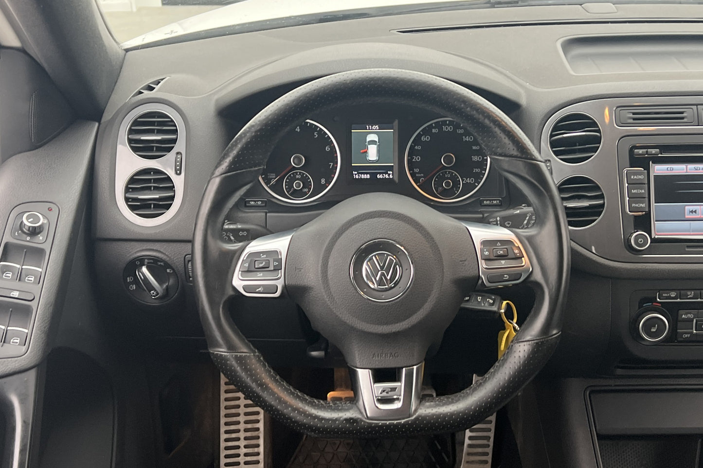 Volkswagen Tiguan 1.4 TSI 4M 160hk R-line Pano Värmare Skinn