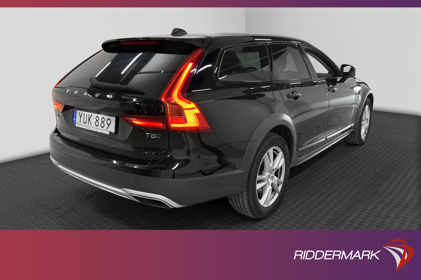 Volvo V90 Cross Country T5 AWD B&W Pano 360° Navi Skinn VOC