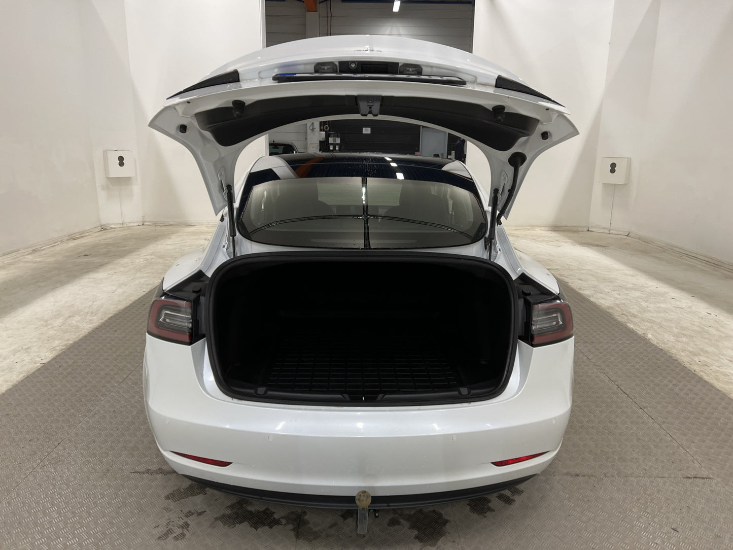 Tesla Model 3 Long Range AWD 440hk Dragkrok Uppgraderad AP