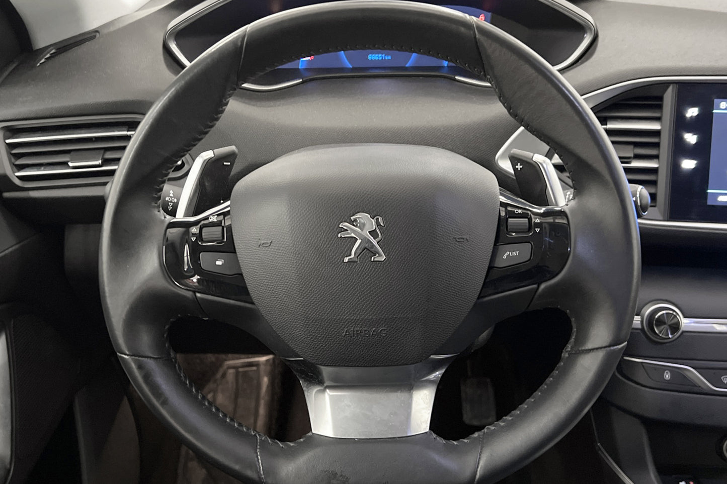 Peugeot 308 1.2 e-THP 130hk Allure Kamera Halvskinn CarPlay