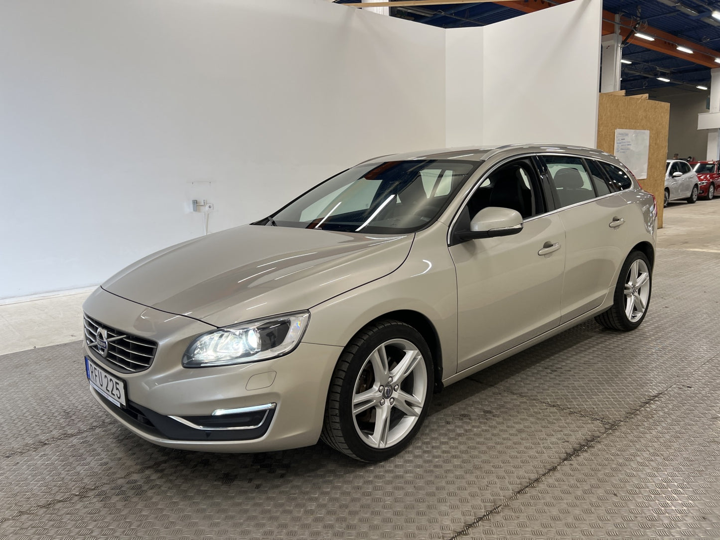 Volvo V60 D4 AWD 190hk Summum VOC Värmare Navi P-sensor