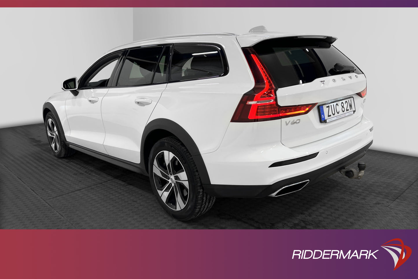 Volvo V60 Cross Country B4 AWD Momentum VOC P-värme 197hk