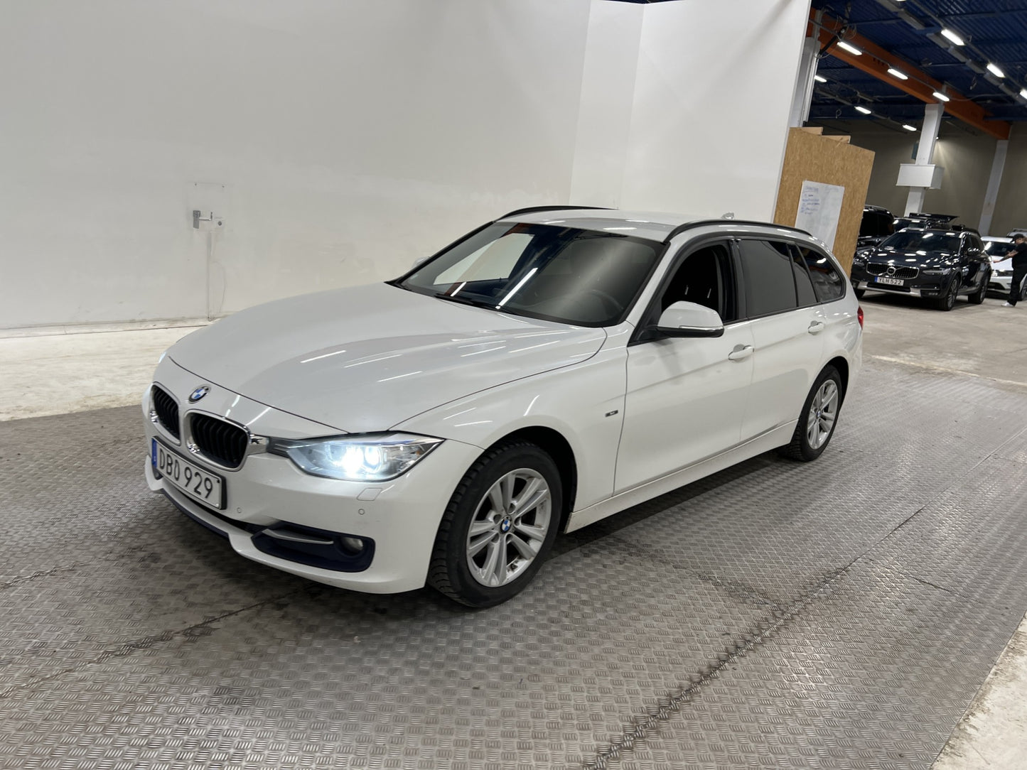 BMW 320 d Touring 184hk Sportline Rattvärme Drag Nyservad