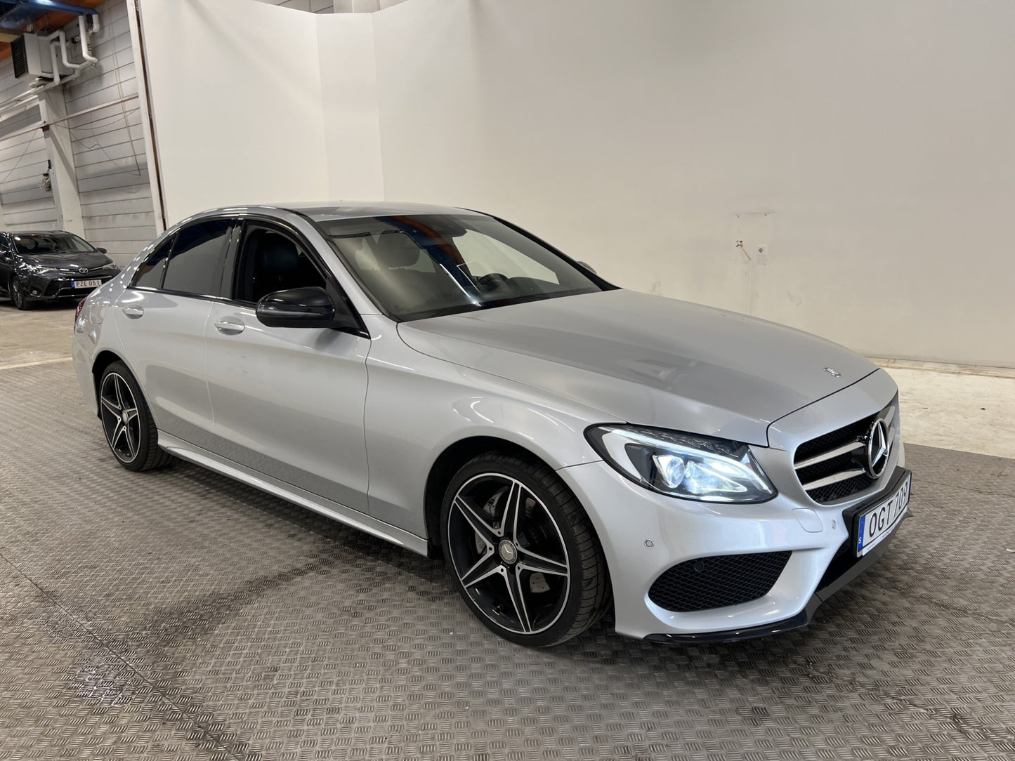 Mercedes-Benz C 220d AMG Night Kamera Skinn Keyless 0,4l/mil